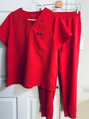 Jaanuu Scrubs Set Medium top and small regular pants